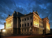 <a href="http://commons.wikimedia.org/wiki/File:Legislaci%C3%B3n_de_Montevideo.jpg" target="_blank">Sede del Parlamento de Uruguay en Montevideo</a>